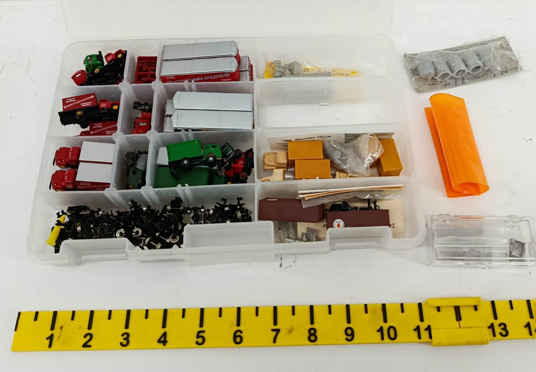 ASSORTED N SCALE PENNSYLVANIA RAILROAD DELIVERY TRUCKS, TRAILERS, TRUCKS KITS & TRUCKS PARTS NNC  INV 262250099