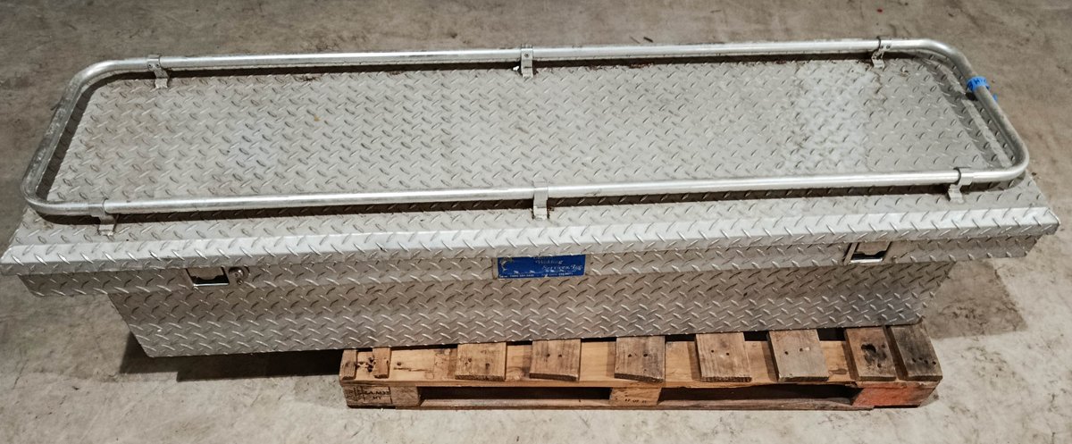 ALUMINUM DIAMOND PLATE TRUCK TOOL BOX WITH TOP RAIL UNITED WELDING SERVICES INC PERRY FL  INV 260901145