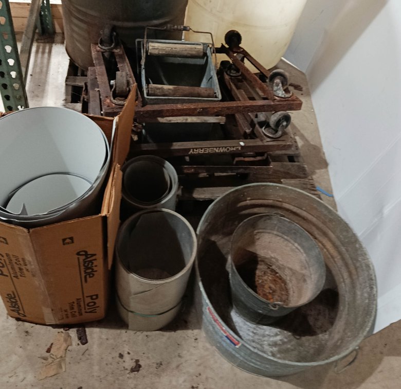 STEEL & PLASTIC DRUMS, 2 ROLLING DOLLIES, MOP BUCKET, GALVANIZED TUB & PAIL, ALSIDE ALUMINUM TRIM COIL 1 OB  INV 260901148