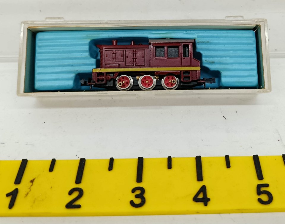 ATLAS 4069 DAVENPORT SWITCHER N SCALE MAROON LOCOMOTIVE, OB  INV 262250104