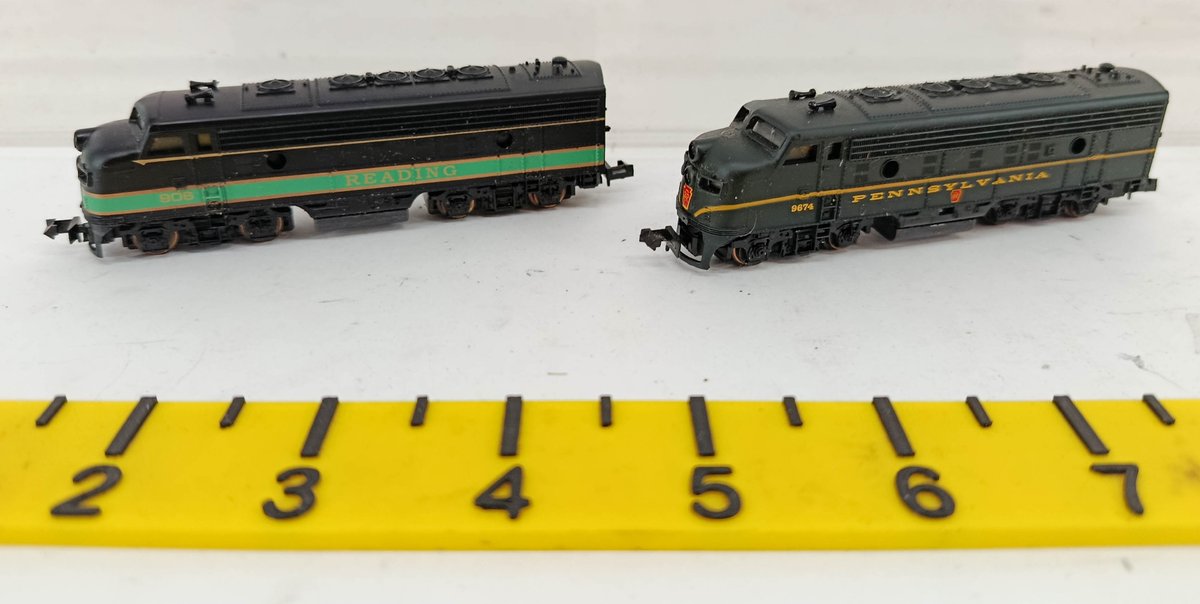 2 LIFE-LIKE N SCALE F7 DIESEL LOCOMOTIVES, READING 906 & PENNSYLVANIA 9674  INV 262250106