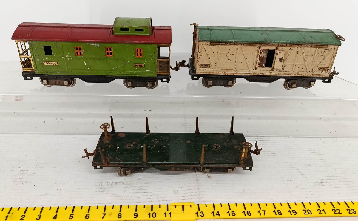 3 LIONEL STANDARD GAUGE 517 CABOOSE, 514 REEFER & FLATCAR  INV 260901152