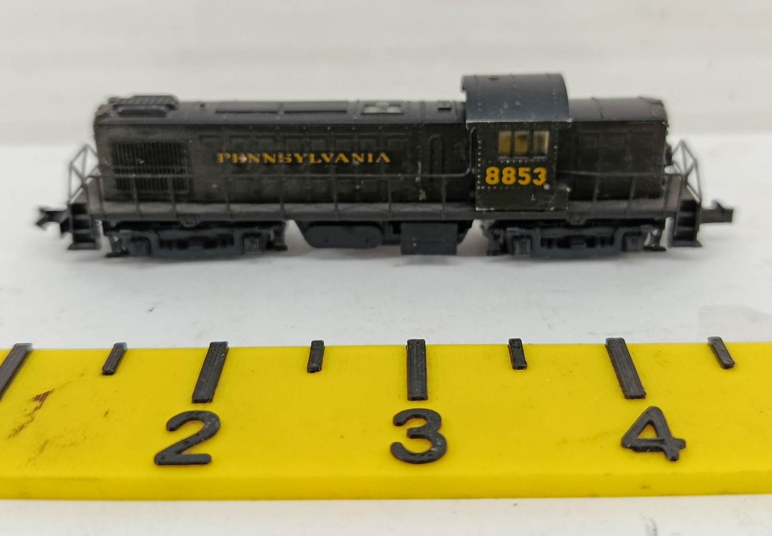 N SCALE PENNSYLVANIA 8853 RS-3 DIESEL LOCOMOTIVE  INV 262250111