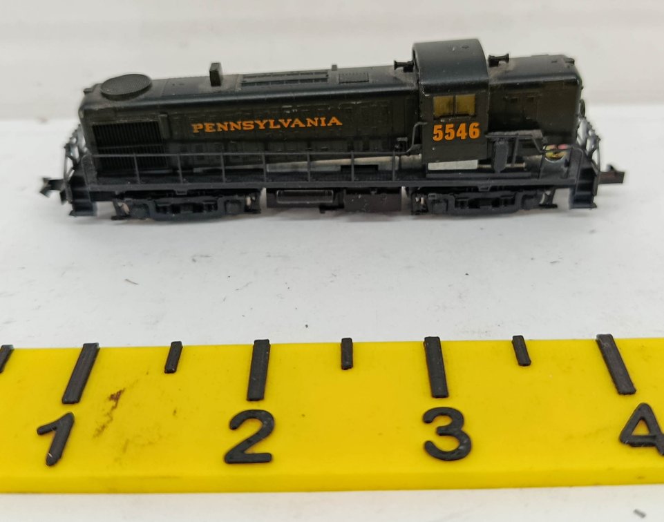 N SCALE PENNSYLVANIA 5546 ALCO RS-3 DIESEL LOCOMOTIVE  INV 262250112