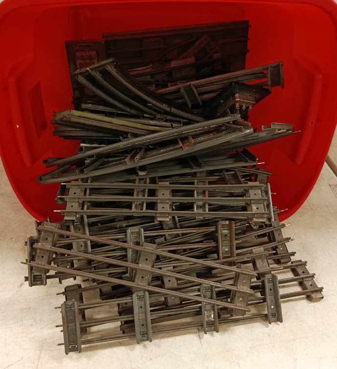 ASSORTED LIONEL STANDARD GAUGE TRACK SECTIONS & SWITCHES  INV 260901154