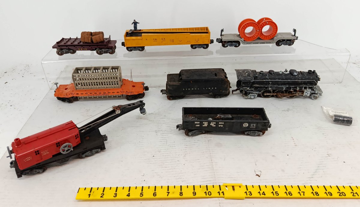 LIONEL O GAUGE 1666 LOCOMOTIVE & TENDER W/ 5 FREIGHT CARS & CRANE, ERIE, A.T.&S.F., PENNSYLVANIA  INV 260901156