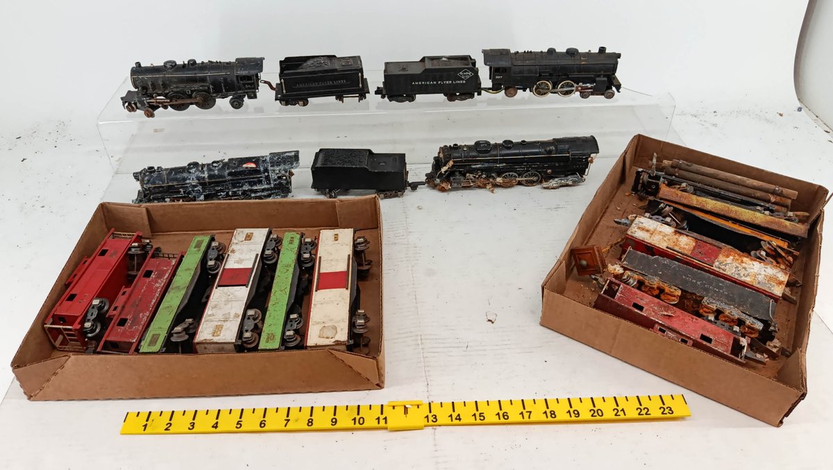 ASSORTED AMERICAN FLYER O GAUGE STEAM LOCOMOTIVES, TENDERS & CARS  INV 260901162