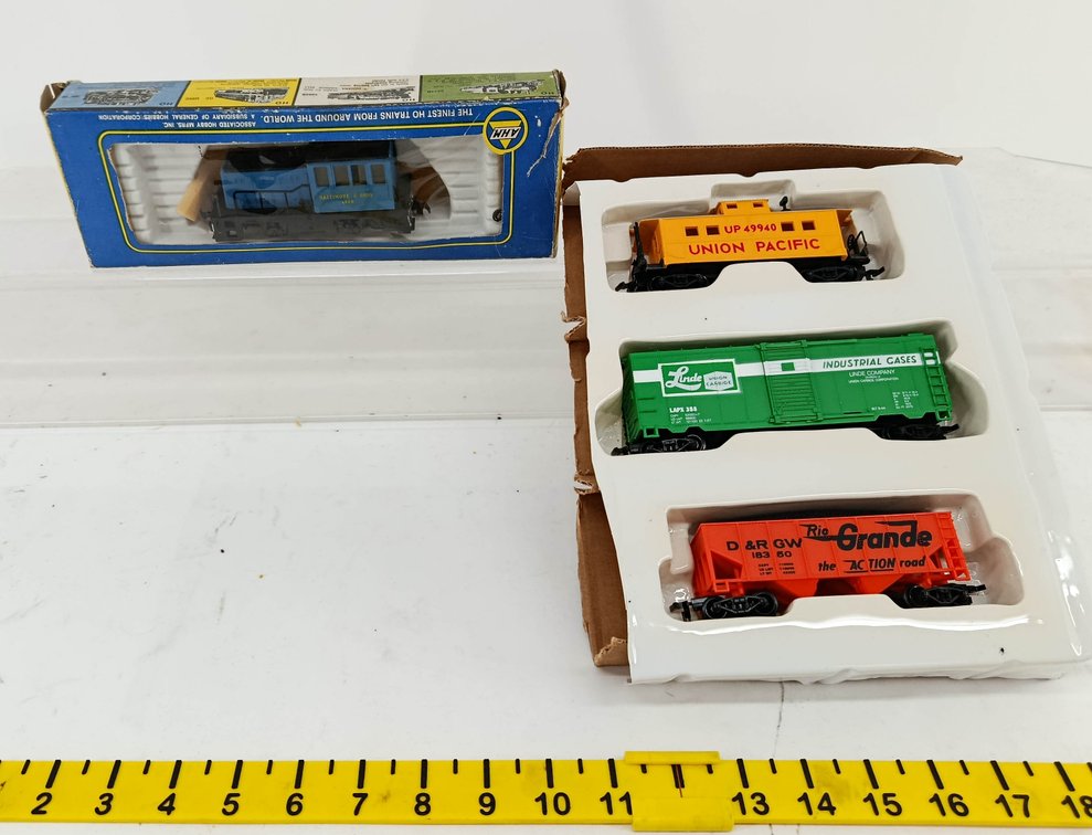AHM 5153-F BALTIMORE & OHIO SWITCHER OB & 3 UNION PACIFIC, LINDE, RIO GRANDE CARS, HO  INV 262250121