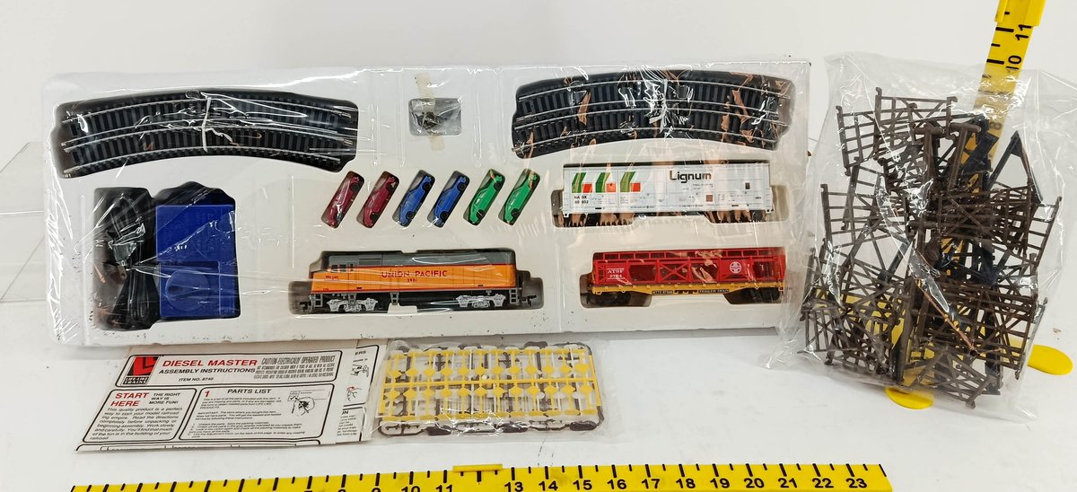 LIFE-LIKE 8740 DIESEL MASTER UNION PACIFIC 3901 HO TRAIN SET W/ TRACK & CARS, NNC  INV 262250122