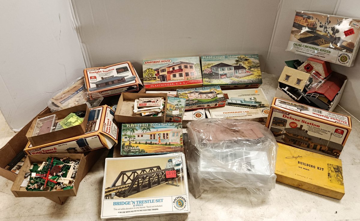 ASSORTED PLASTICVILLE BACHMANN LIFE-LIKE HO & N SCALE BUILDING KITS SOME OBS NNC  INV 260901172