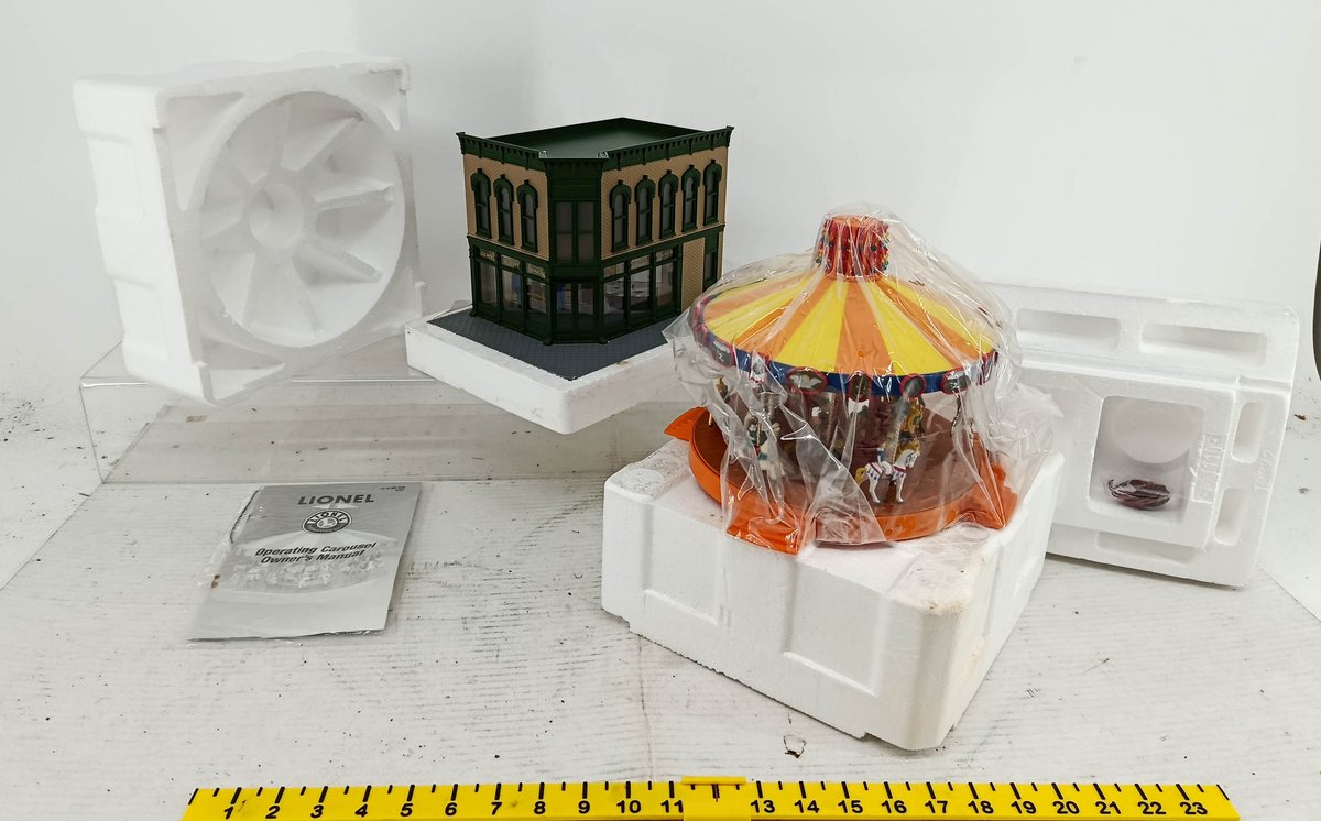 LIONEL O GAUGE OPERATING CAROUSEL & METROPOLITAN JEWELERS CORNER BUILDING  INV 260901173