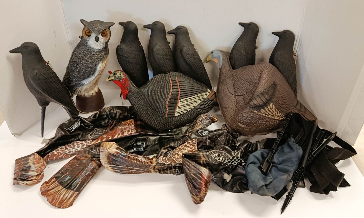 ASSORTED HUNTING DECOYS 6 CROWS OWL 2 TURKEYS INFLATABLE TURKEYS STAKES & STRAPS  INV 262250138