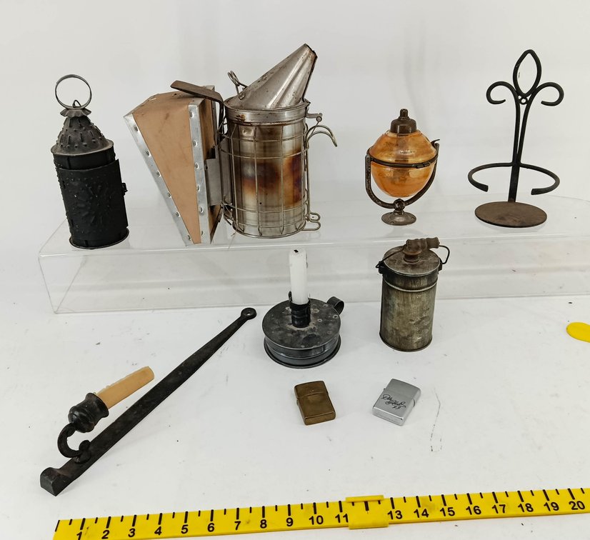 ASSORTED LANTERN BEE SMOKER OIL LAMP CANDLE HOLDER IRON WALL HOOK 2 ZIPPO STYLE LIGHTERS & CAN  INV 262250139