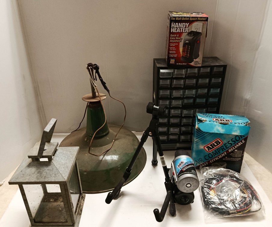 ASSORTED HANDY HEATER, ARB AIR COMPRESSOR, GREEN BARN LIGHT, GALVANIZED LANTERN, TRIPOD & PARTS ORGANIZER SOME OBS  INV 262250148