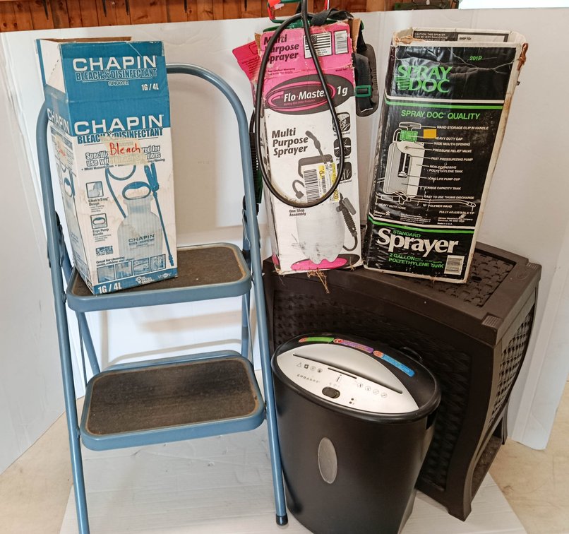 3 PUMP SPRAYERS CHAPIN FLO-MASTER SPRAY DOC, EMBASSY PAPER SHREDDER, STEP STOOL & WICKER STYLE RESIN BOX 3 OB  INV 262250160