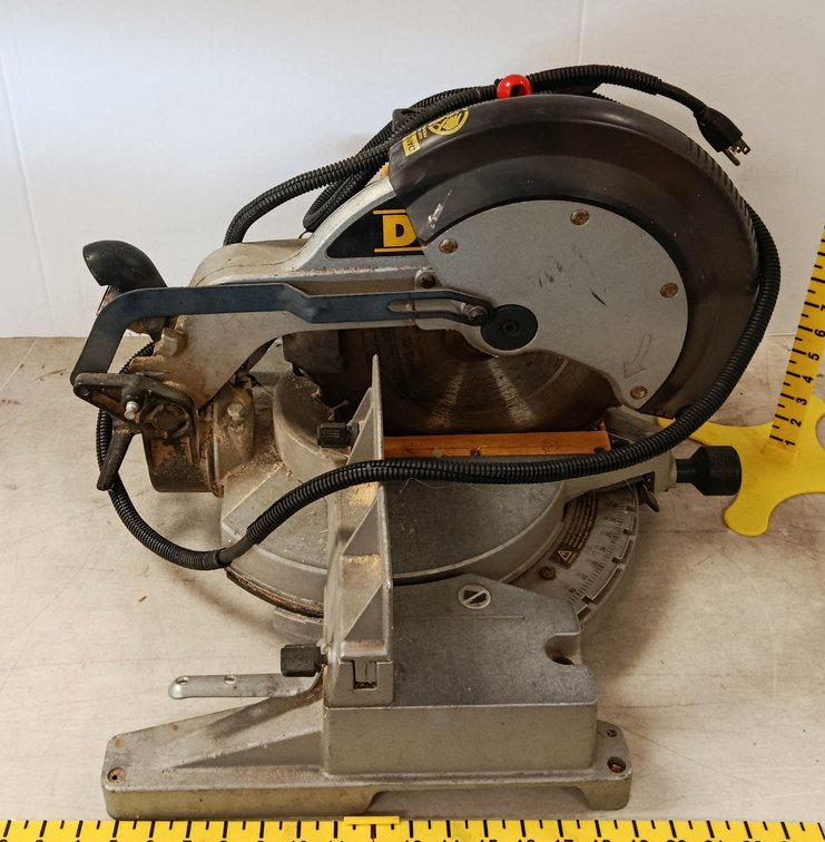 DEWALT DW705 12IN COMPOUND MITER SAW 120V 13A  INV 262250168