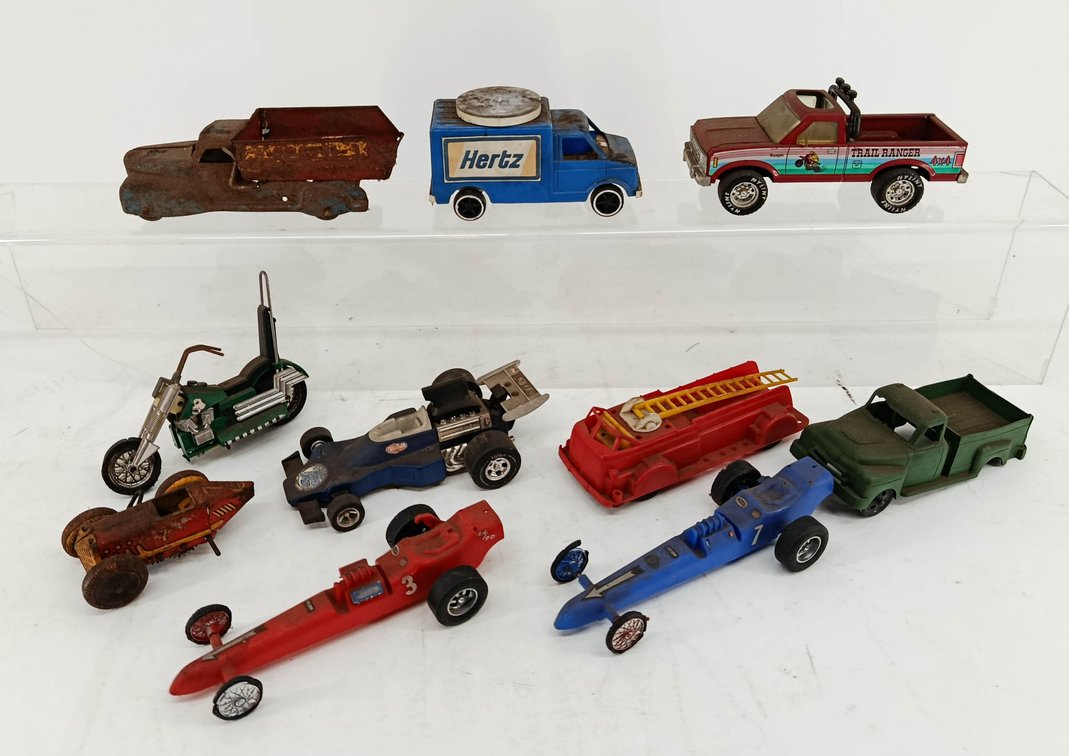LOT OF ASSORTED VINTAGE WIND UP AND OTHER TOY CARS INV 262280213