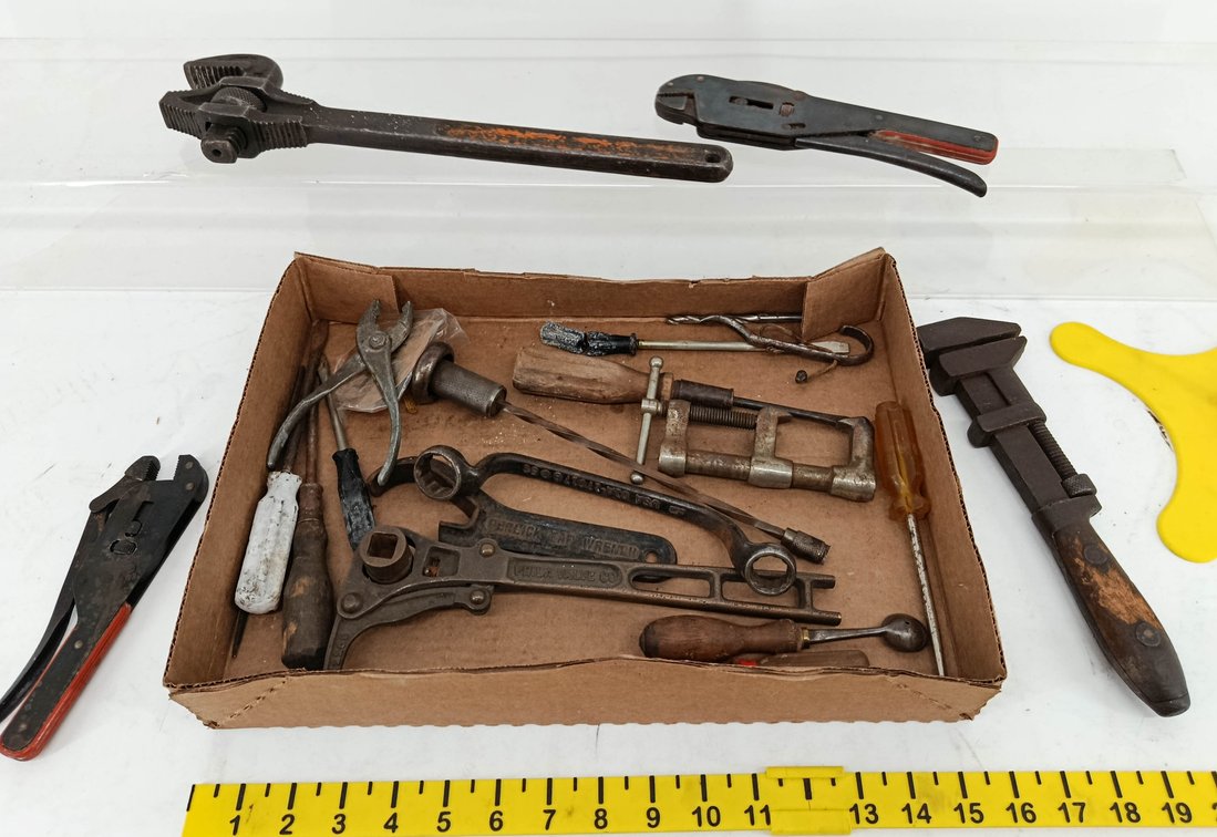 TRAY LOT OF ASSORTED HAND TOOLS INV 262280220