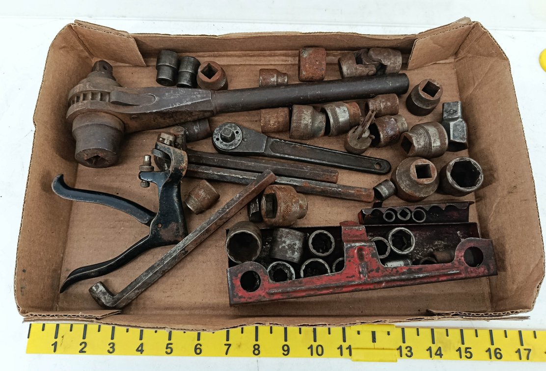 TRAY LOT OF ASSORTED HAND TOOLS INV 262280221