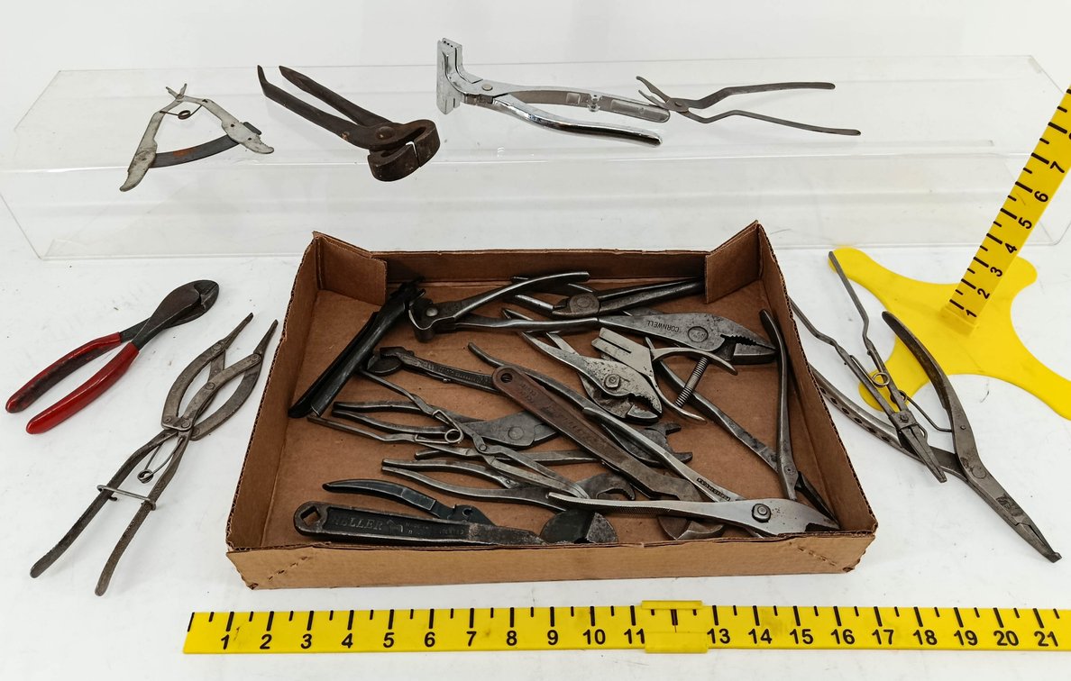 TRAY LOT OF ASSORTED HAND TOOLS INV 262280231