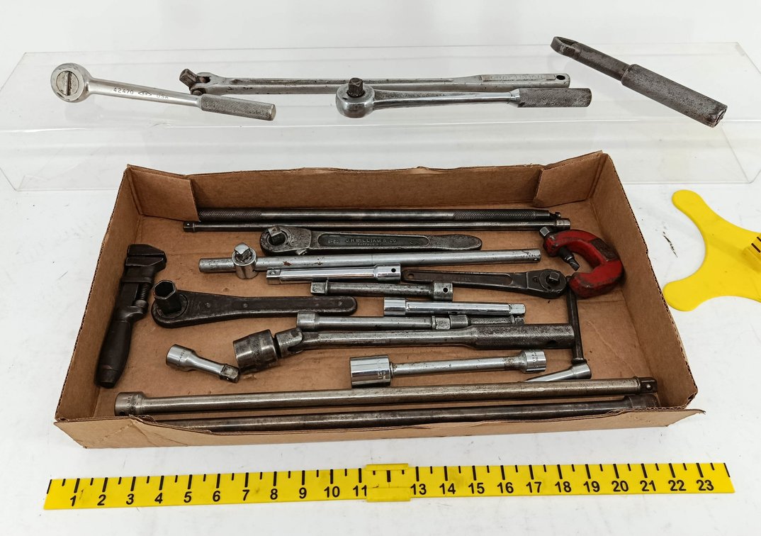 TRAY LOT OF ASSORTED HAND TOOLS INV 262280239