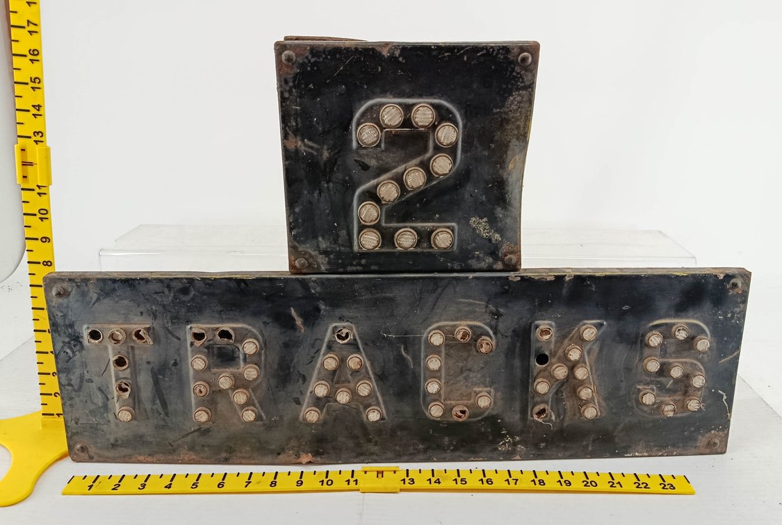 27" X 16" 2 TRACKS SIGN WITH CATS EYE BULBS INV 262960009