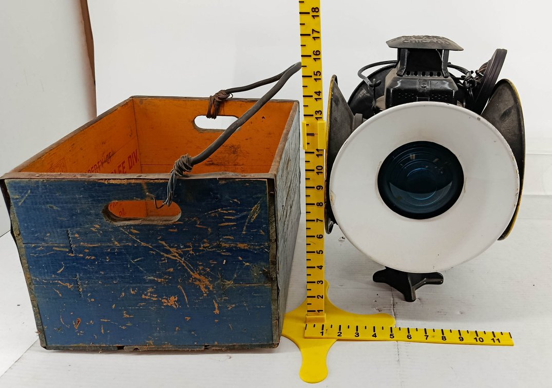 ADLAKE 4 WAY SWITCH LAMP/ CHICAGO. WIRED FOR AC POWER INV 262960010