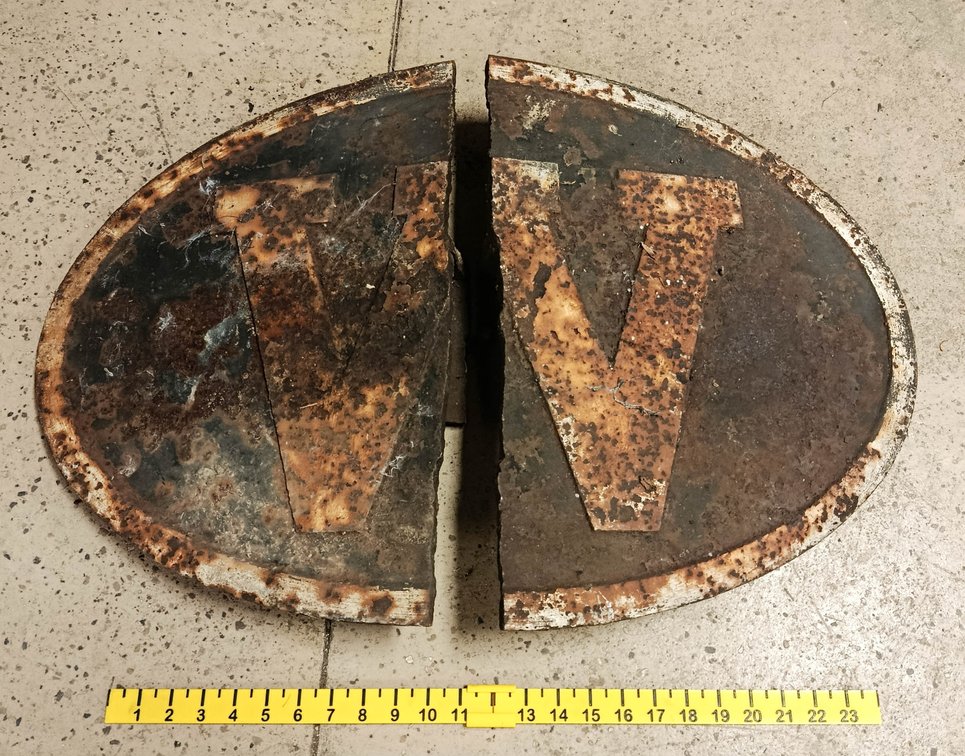 30" X 20" BROKEN CAST IRON WISTLE SIGN INV 262960014