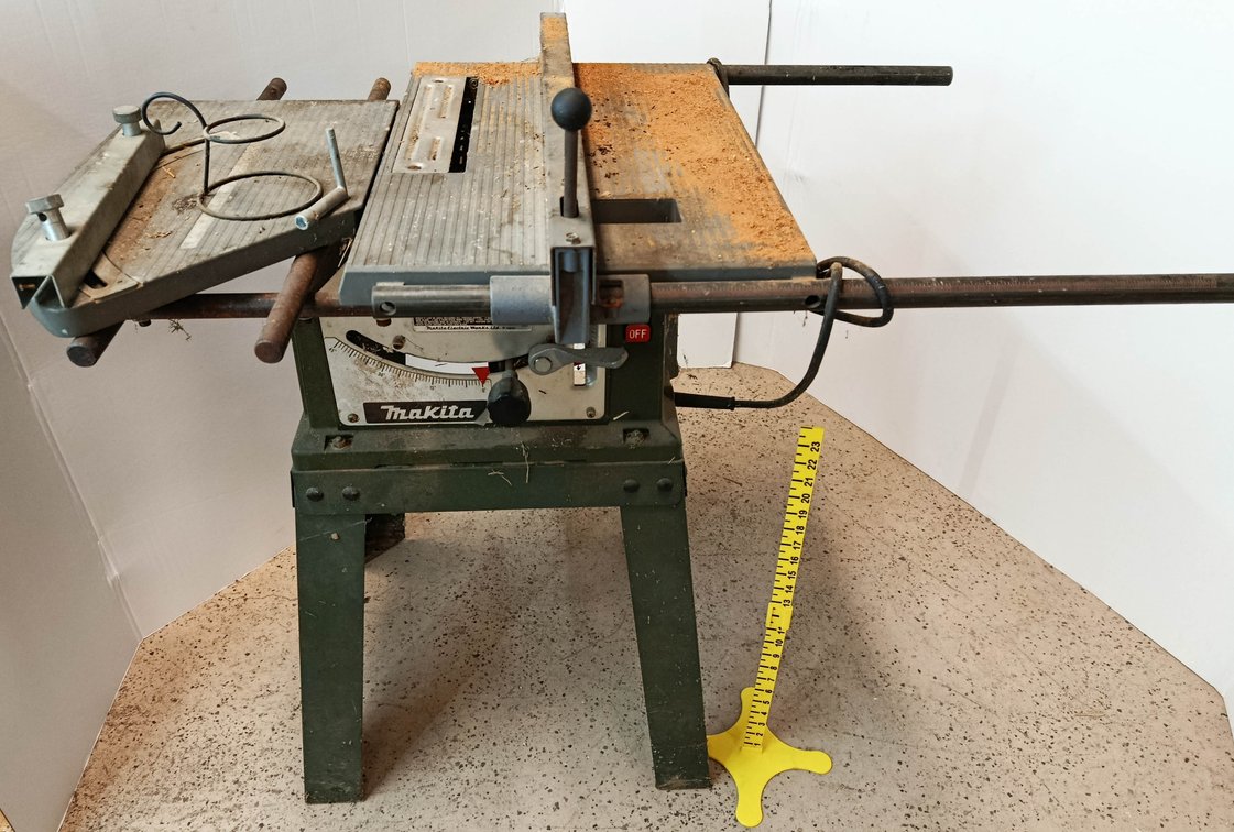 MAKITA 115V TABLE SAW W/ SLIDING GUIDES. 8" BLADE INV 262960024
