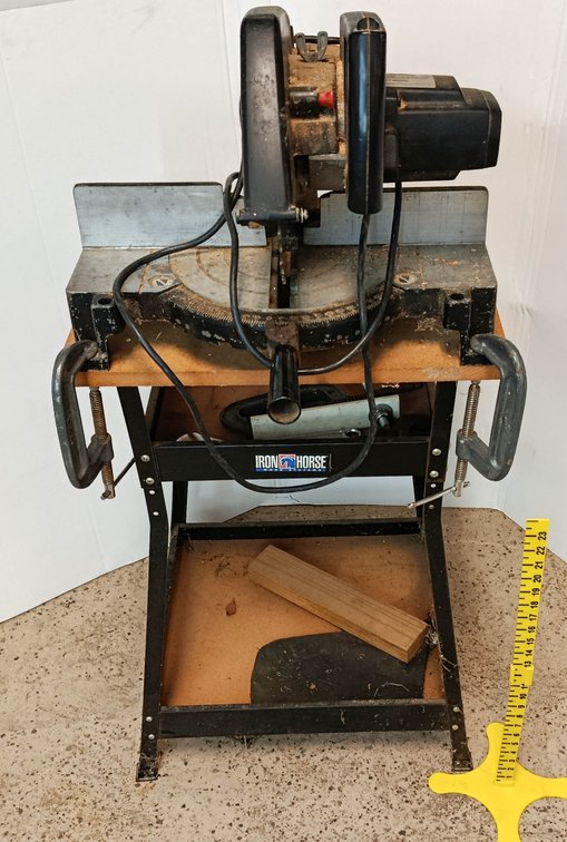 BLACK & DECKER 120V 10" MITER SAW & STAND INV 262960026