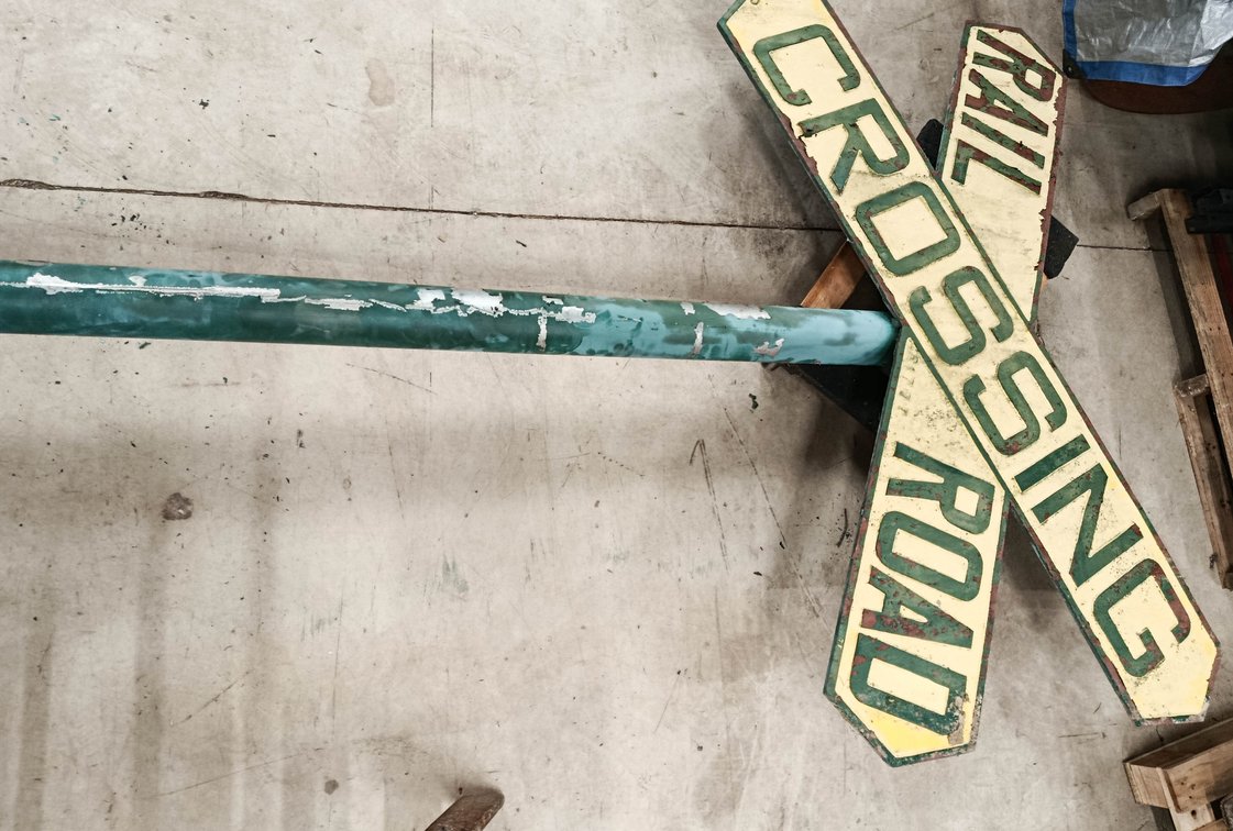 NO SHIPPING! LARGE 11' X 6' CAST IRON RAIL ROAD CROSSING SIGN (VERY HEAVY) INV 262960028