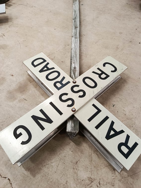 NO SHIPPING! 2 4'X4' ALUMINUM RAILROAD CROSSING SIGNS ON 10' WOOD POST INV 262960030