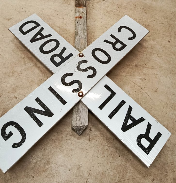 NO SHIPPING! 4'X4' ALUMINUM RAILROAD CROSSING SIGN ON 8' WOOD POST INV 262960031