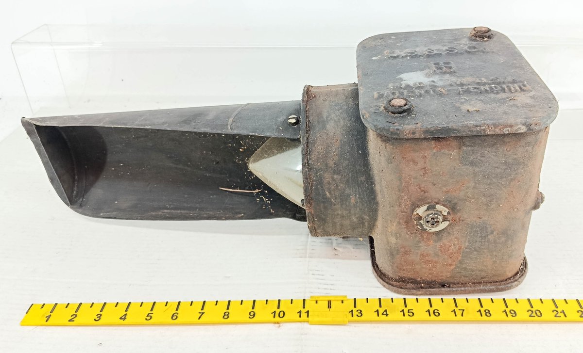 U.S & S.CO RAILROAD SIGNAL LAMP APPROX. 24" X9" INV 262960047