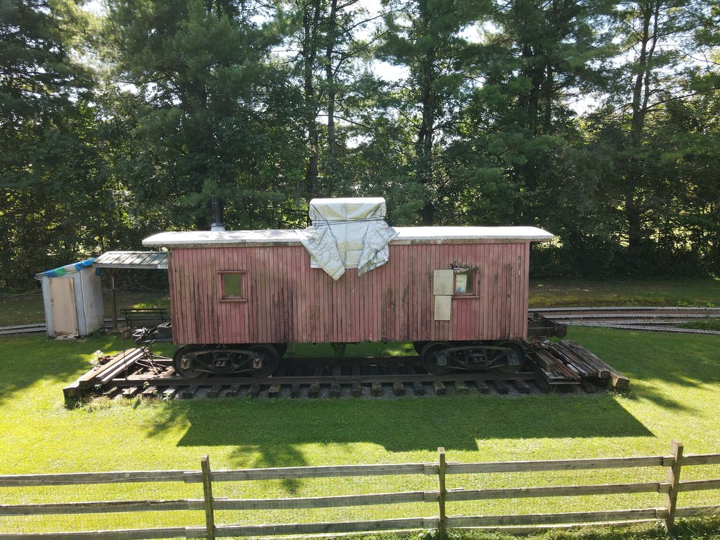 AUTHENTIC FULL SIZE, 1923 JERSEY CENTRAL WOODEN CABOOSE W/ RAIL AND PARTS INV 262960052