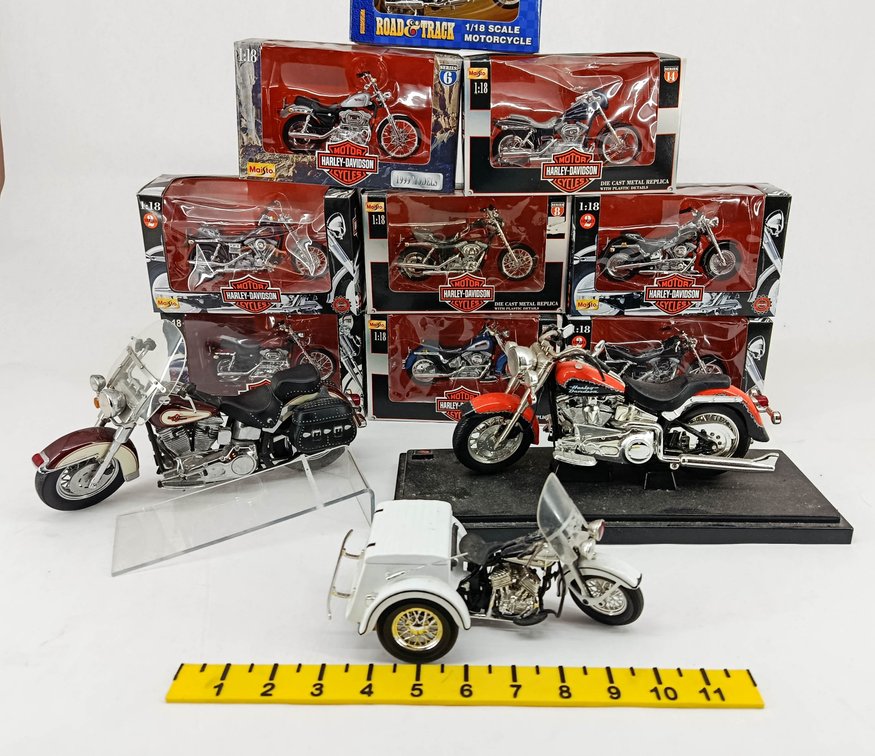 ASSORTED 1/18 SCALE DIE-CAST HARLEY-DAVIDSON MOTORCYCLES MAISTO ROAD & TRACK & TRIKE SOME OBS  INV 263400001