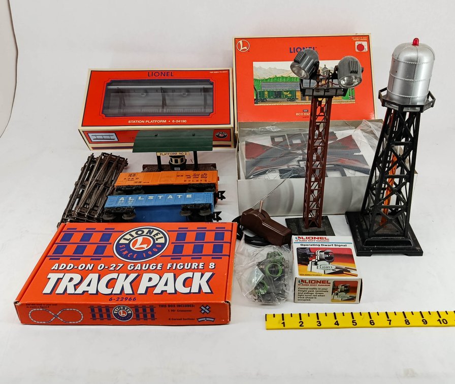 LIONEL O-27 ASSORTED TRACK PACK, STATION PLATFORM, RICO STATION KIT, CARS & ACCESSORIES SOME OBS NNC  INV 263400026