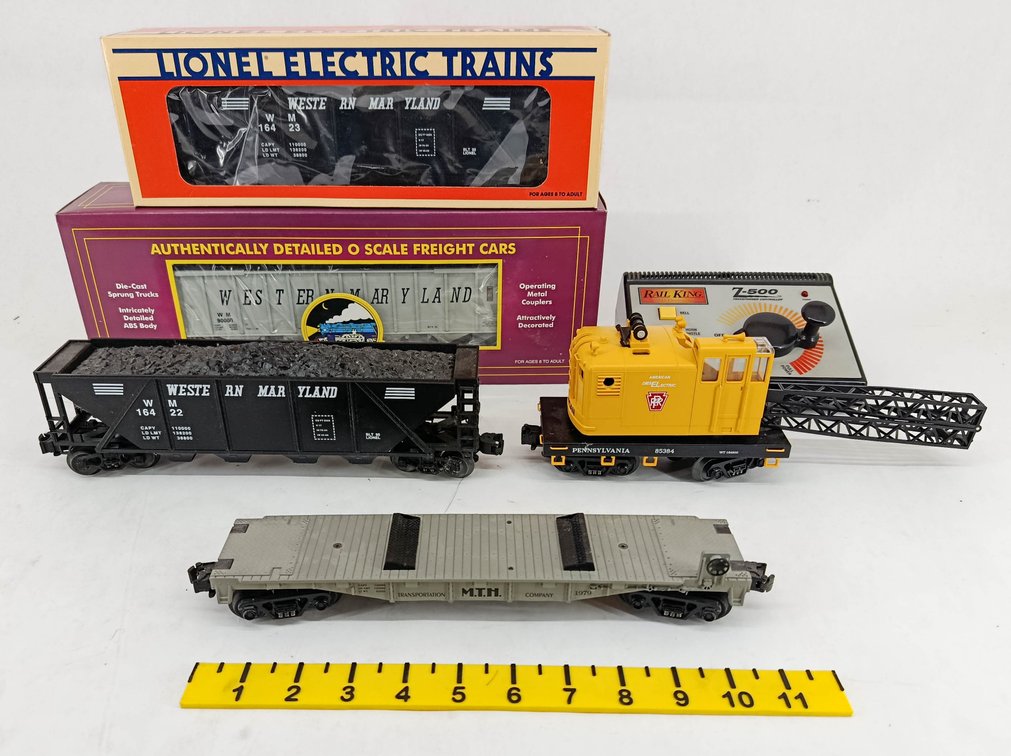 LIONEL & MTH O GAUGE WESTERN MARYLAND HOPPERS, PRR CRANE CAR, FLATCAR & RAIL KING Z-500 CONTROLLER, 2 OBS  INV 263400028
