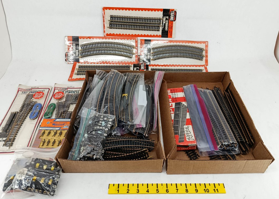 ASSORTED LIFE-LIKE HO TRACK, SWITCHES, ATLAS GIRDER BRIDGE & ROCO FIGURES, SOME OBS  INV 263400034