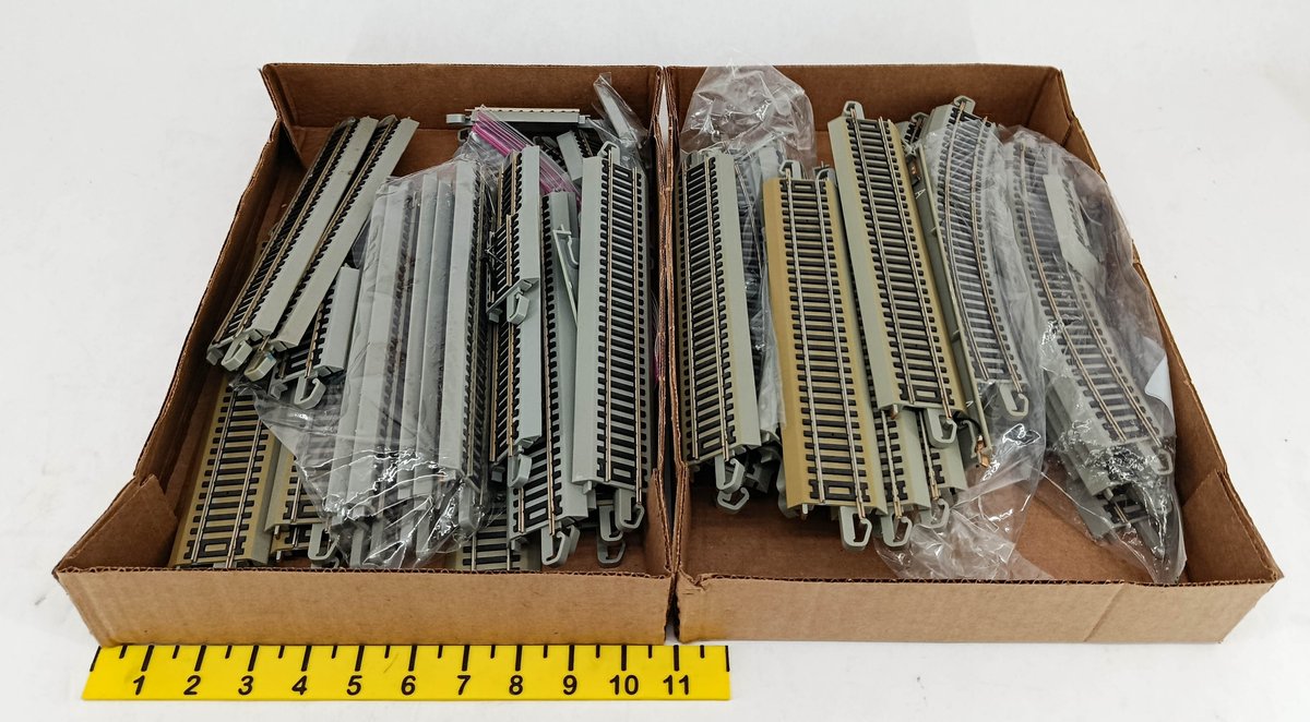 ASSORTED HO SCALE SNAP TRACK STRAIGHT & CURVED SECTIONS  INV 263400036