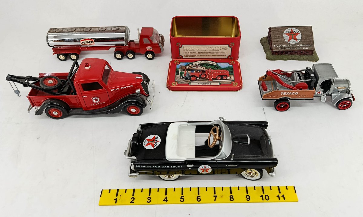 5 TEXACO DIE-CAST VEHICLES TANKER TRUCK TOW TRUCKS THUNDERBIRD & DIAMOND T TIN, BARN DISPLAY  INV 263400052