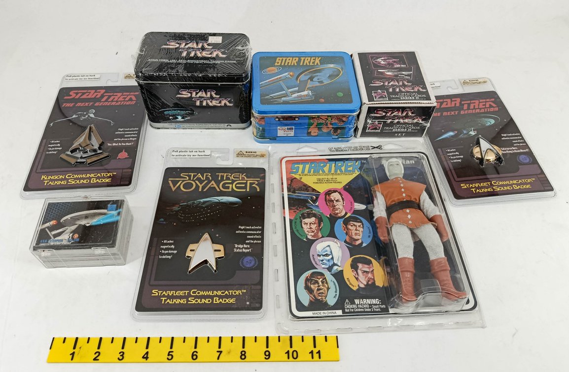 ASSORTED STAR TREK COLLECTIBLES TALKING SOUND BADGES ANDORIAN FIGURE TIN LUNCHBOX & TRADING CARDS SOME OBS  INV 263400063
