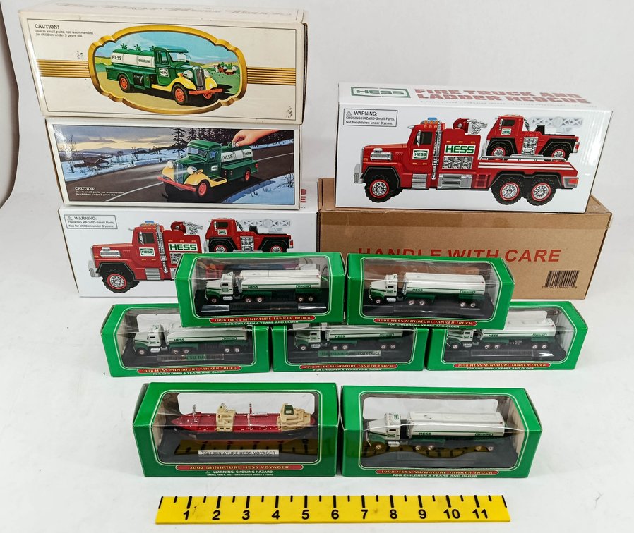 ASSORTED HESS TRUCKS FIRE TRUCK & LADDER RESCUE 1998 MINIATURE TANKERS 2002 VOYAGER 1ST TRUCK BANK  INV 263400075