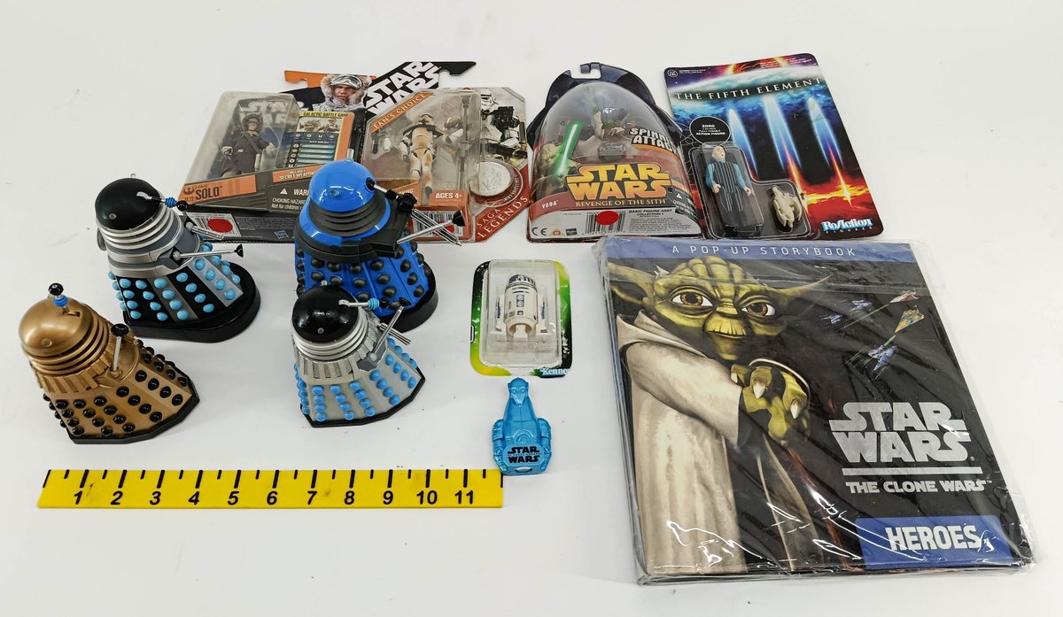 ASSORTED STAR WARS FIGURES & POP-UP BOOK, 4 DOCTOR WHO DALEKS, FIFTH ELEMENT ZORG SOME OBS  INV 263400083