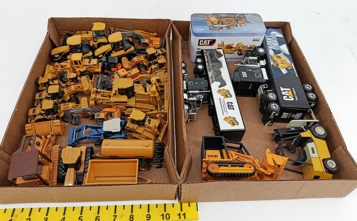 ASSORTED CAT HO SCALE DIE-CAST CONSTRUCTION VEHICLES, 2 CAT SEMI TRUCKS, CASE & YALE  INV 263400088
