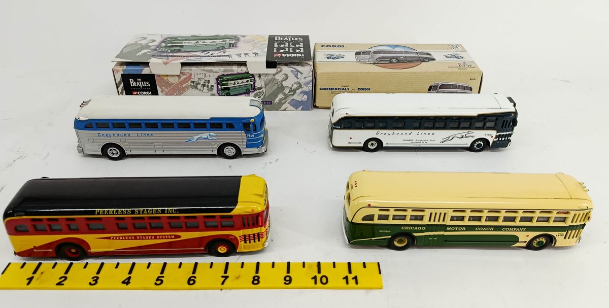 4 CORGI DIE-CAST BUSES GREYHOUND LINES PEERLESS STAGES CHICAGO MOTOR COACH & 2 OB INCL BEATLES COLLECTION  INV 263400104