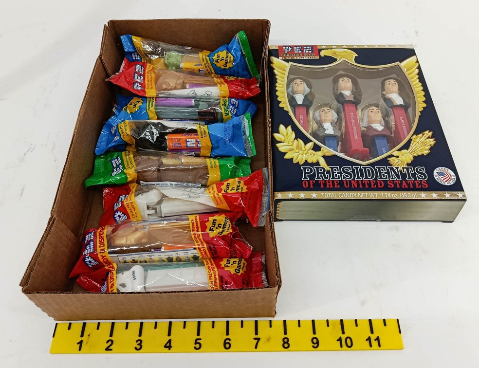 PEZ PRESIDENTS OF THE UNITED STATES SET OB & 8 STAR WARS PEZ DISPENSERS IN PACKAGES  INV 263400109
