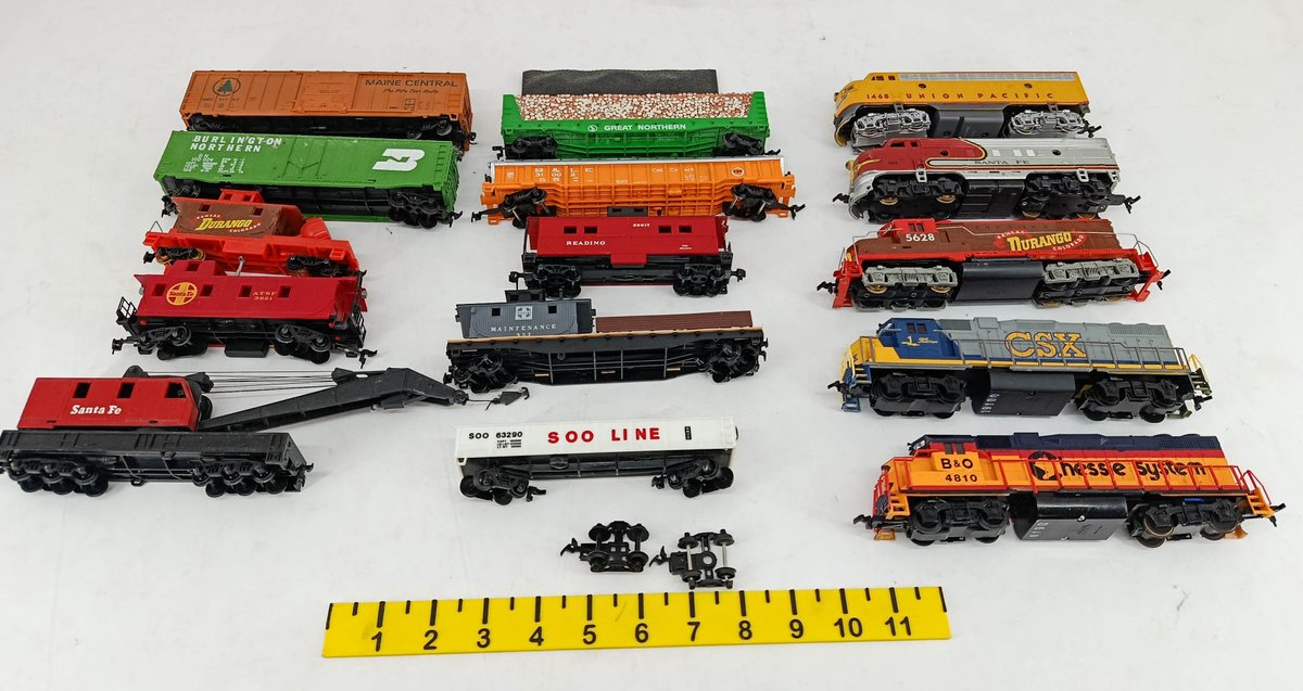 ASSORTED HO SCALE LOCOMOTIVES, CABOOSES, CRANE & FREIGHT CARS, NO BOXES  INV 263400116