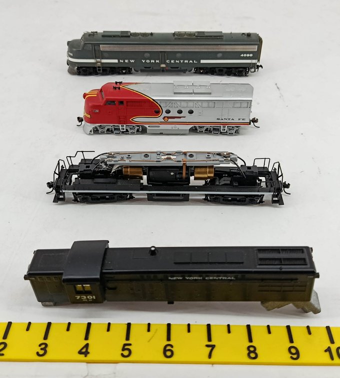 3 HO NYC & SANTA FE DIESEL LOCOMOTIVES  INV 263400121
