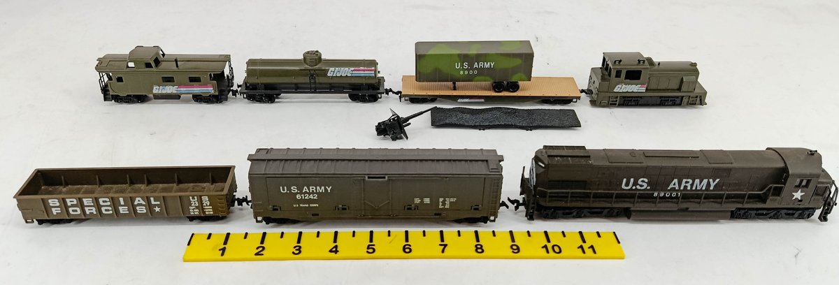 7 TYCO & MEHANO US ARMY HO SCALE LOCOMOTIVES & FREIGHT CARS W/ CABOOSE  INV 263400123